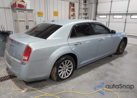 2013 Chrysler 300 Motown z USA, uszkodzony, nr VIN 2C3CCAAG5DH596072